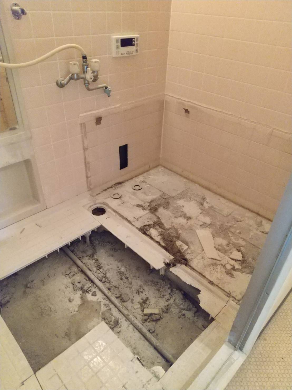 船越マンション解体撤去中です。