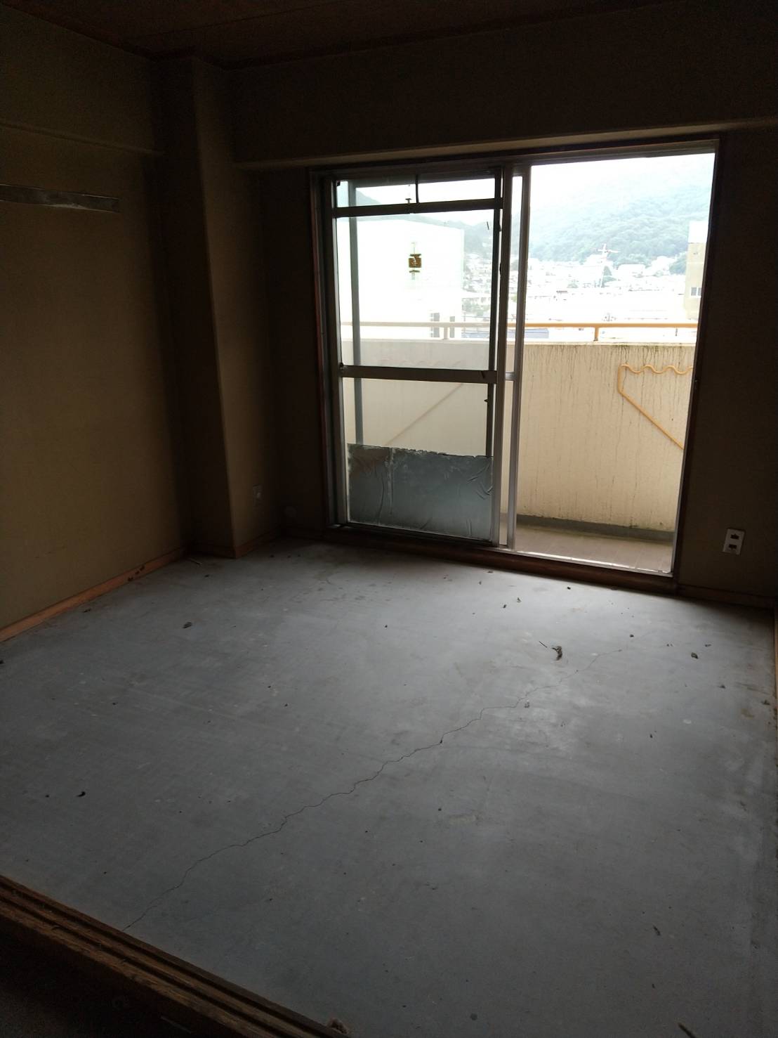 船越マンション解体撤去中です。