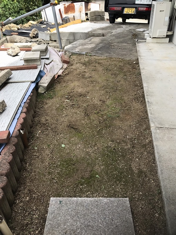 本日は賃貸管理物件の庭、草抜きを行いました☆